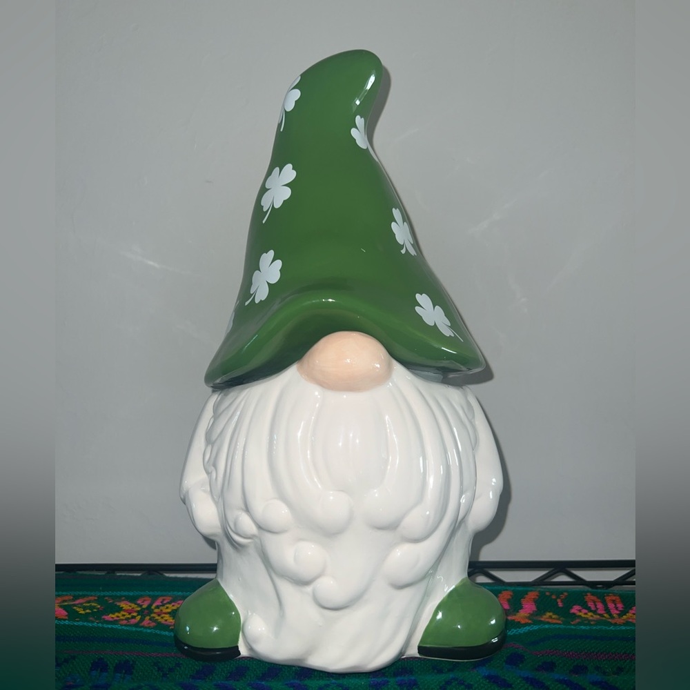COPY - EUC Gnome Cookie 🍪 Jar 🫙 w/ Clovers ☘️